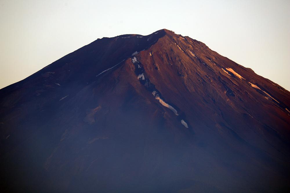 富士山の山頂の気温は夏でも寒い？ 知っておきたい富士山の天候