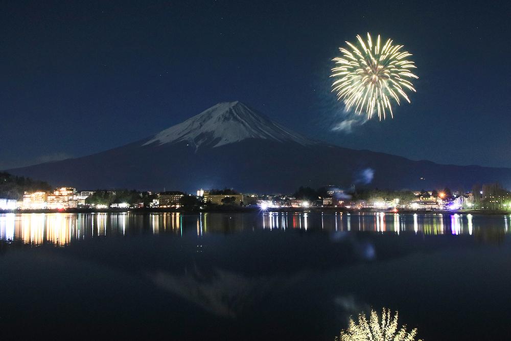 河口湖冬花火　冬の夜空を彩る人気イベントをご紹介